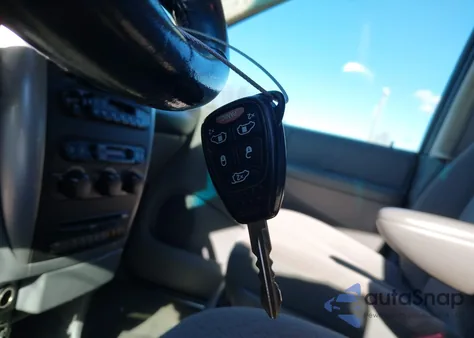 2006 Chrysler Town & Country Touring from USA, damaged, VIN 2A4GP54L06R910915